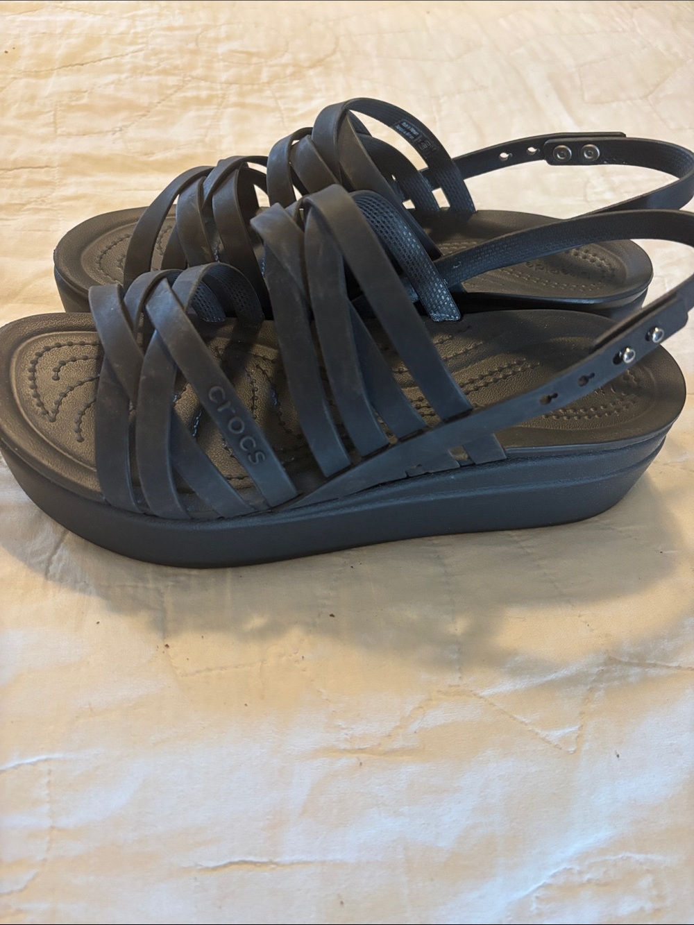 CROCS Women’s Brooklyn Black Strappy Slingback Sandals - Picture 2 of 6